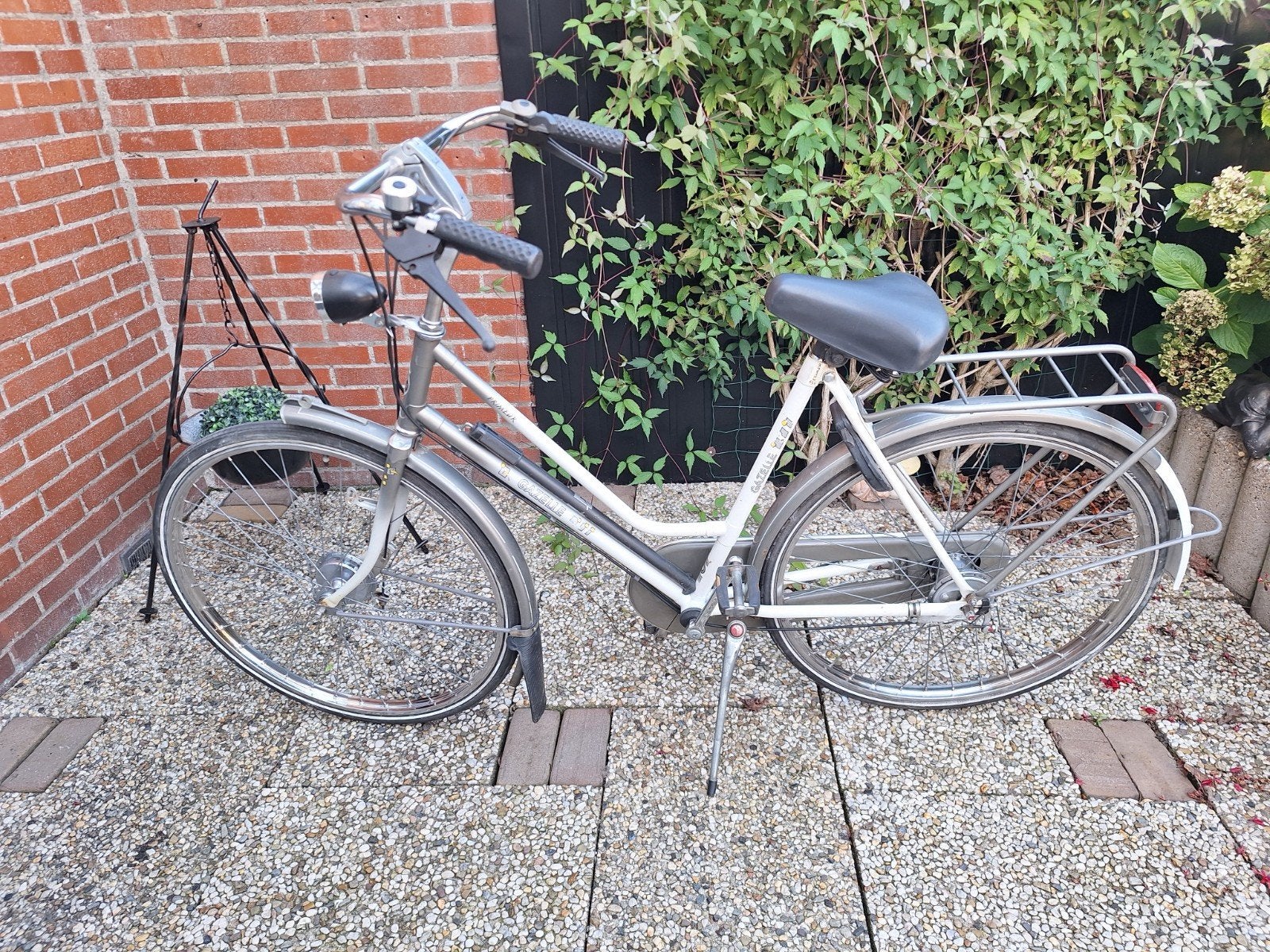 28 inch damesfiets met 3 versnellingen., Ophalen, Gebruikt, Versnellingen