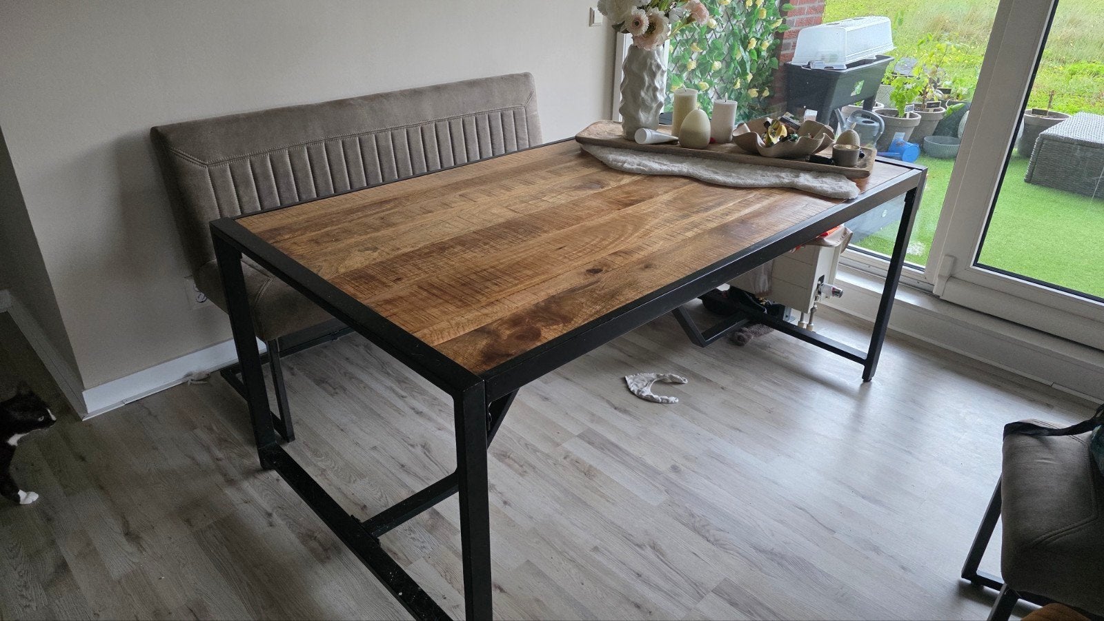 Industriële eettafel met bank van Haco, Gebruikt, 50 tot 100 cm, 150 tot 200 cm, Vier personen