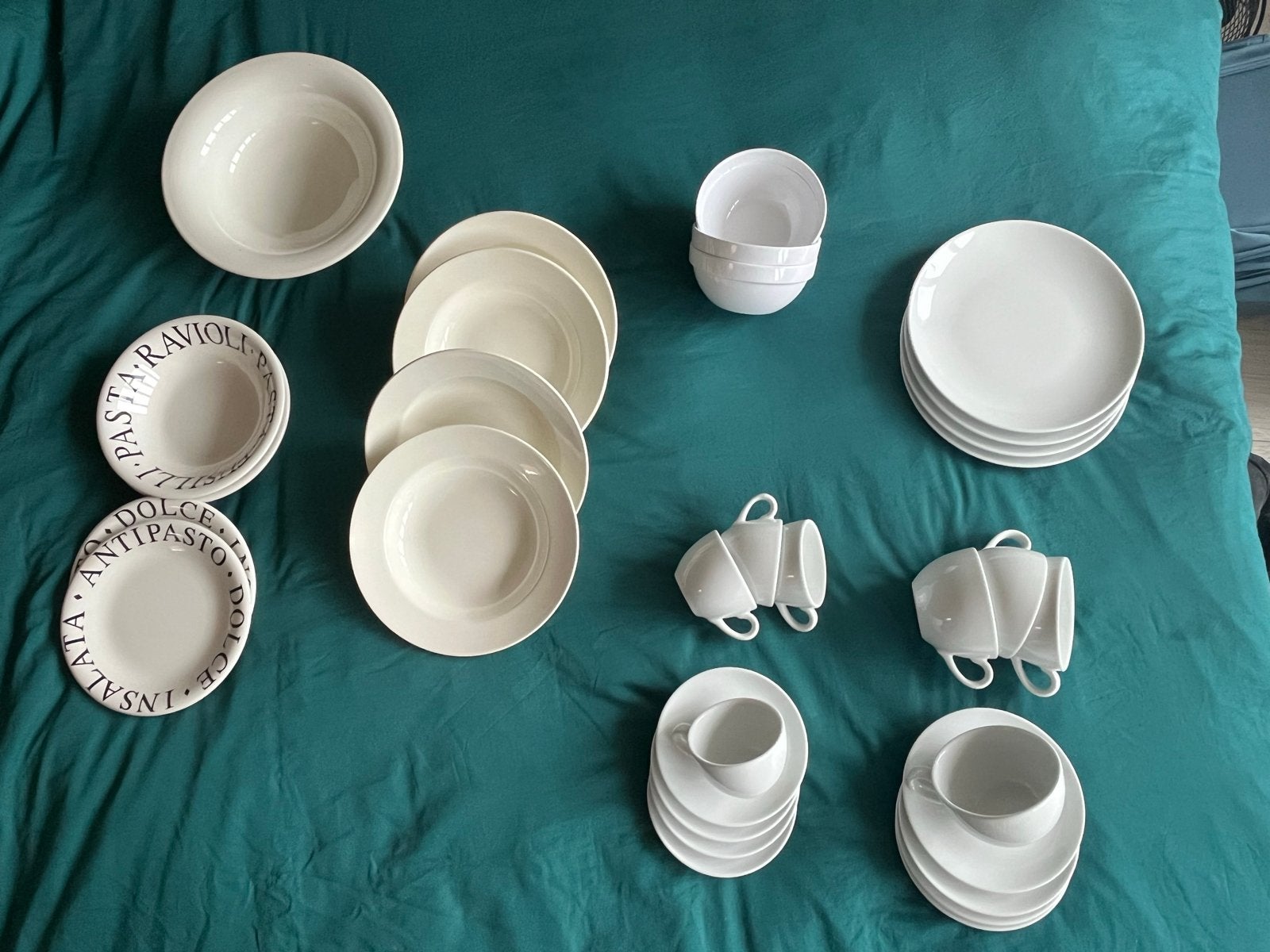 Wit servies (uitzet) set - Borden, kommen en kopjes, Ophalen, Gebruikt, Overige merken, Keramiek