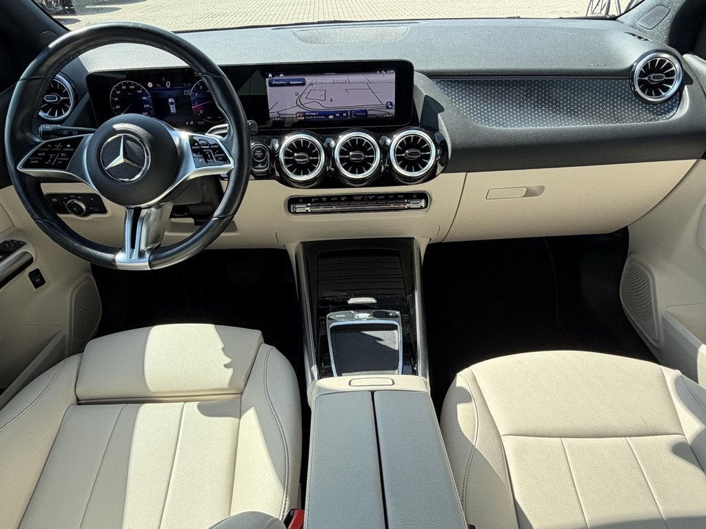 Mercedes-Benz B-klasse 180 Luxury Line | LED | Leder | Licht, Auto's, Mercedes-Benz, 745 kg, 136 pk, 4 cilinders, Met garantie (alle)