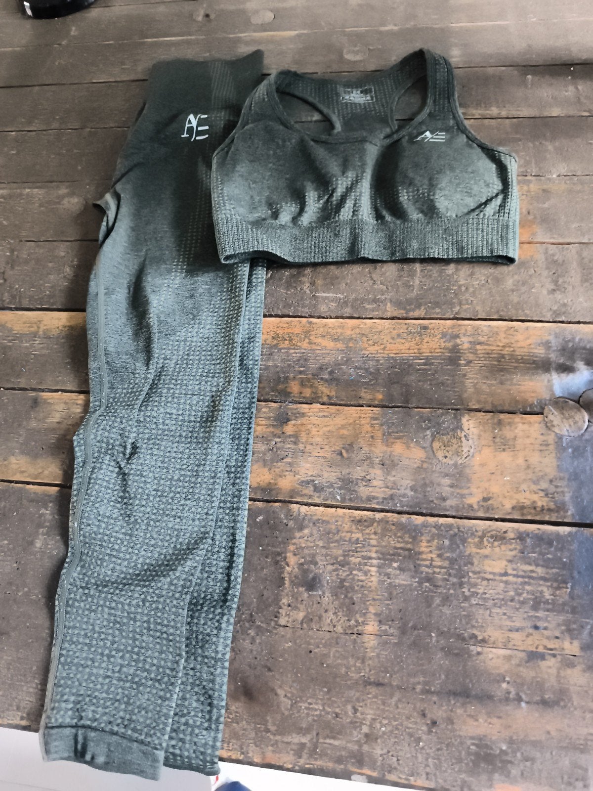 Sportset: Legging en Sportbeha - Maat M, Maat 38/40 (M), Groen, AE, Ophalen of Verzenden