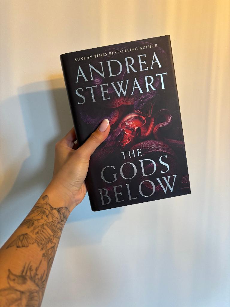 Fairyloot editie The gods below van Andrea Stewart, Boeken, Ophalen, Nieuw, Andrea Stewart