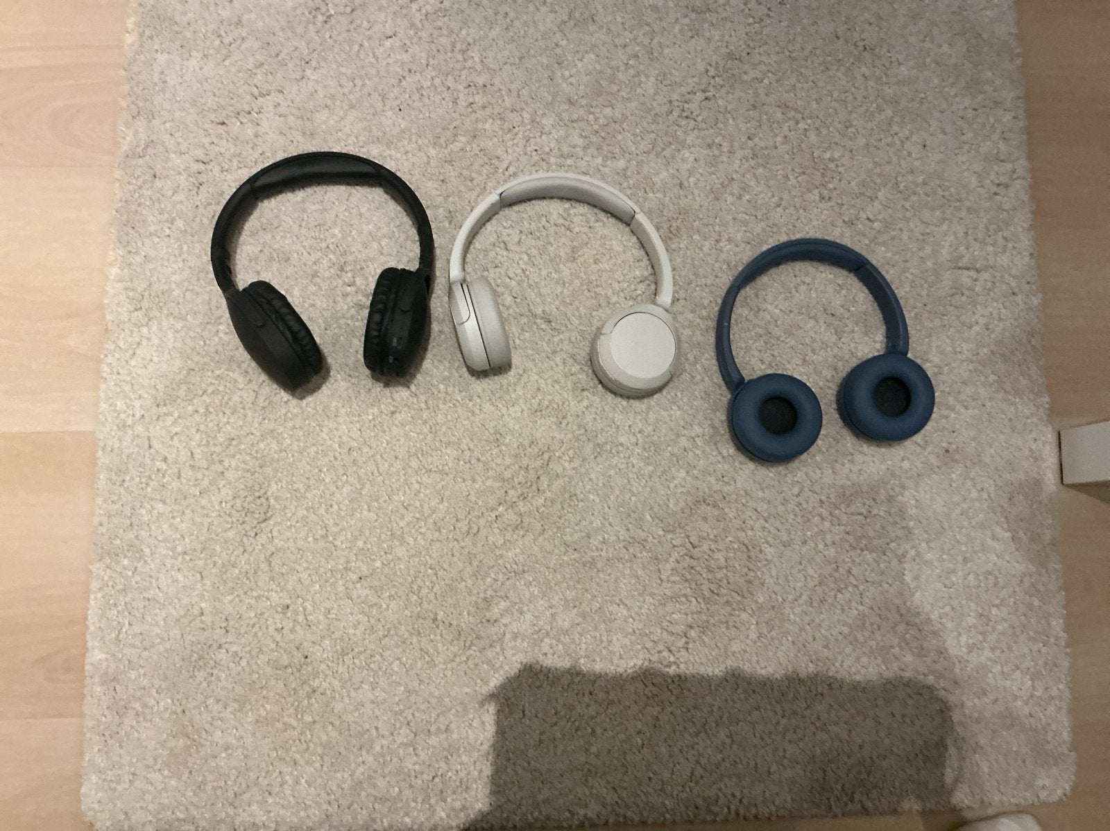 Drie draadloze on-ear koptelefoons (JBL Tune 510BT), Meerkleurig, Gebruikt, JBL, Bluetooth