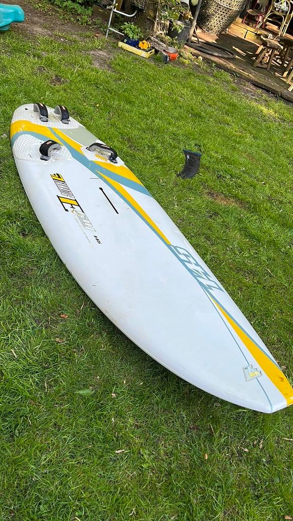 Fanatic E-ray 145 surfplank, Watersport en Boten, Windsurfen, Ophalen, 250 tot 300 cm, Gebruikt, Met draagtas