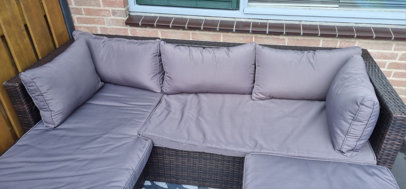 Wicker loungeset met hocker en kussens., Ophalen, Bank, 3 zitplaatsen, Zo goed als nieuw