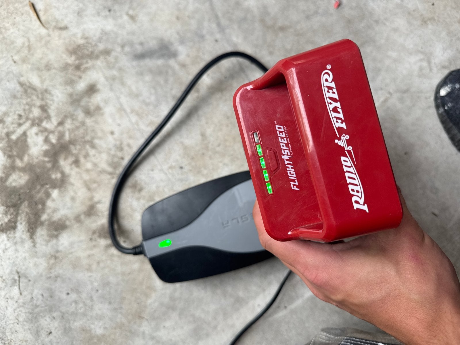 Elektrische Tesla Model S kinderauto - defect, Ophalen of Verzenden, Gebruikt