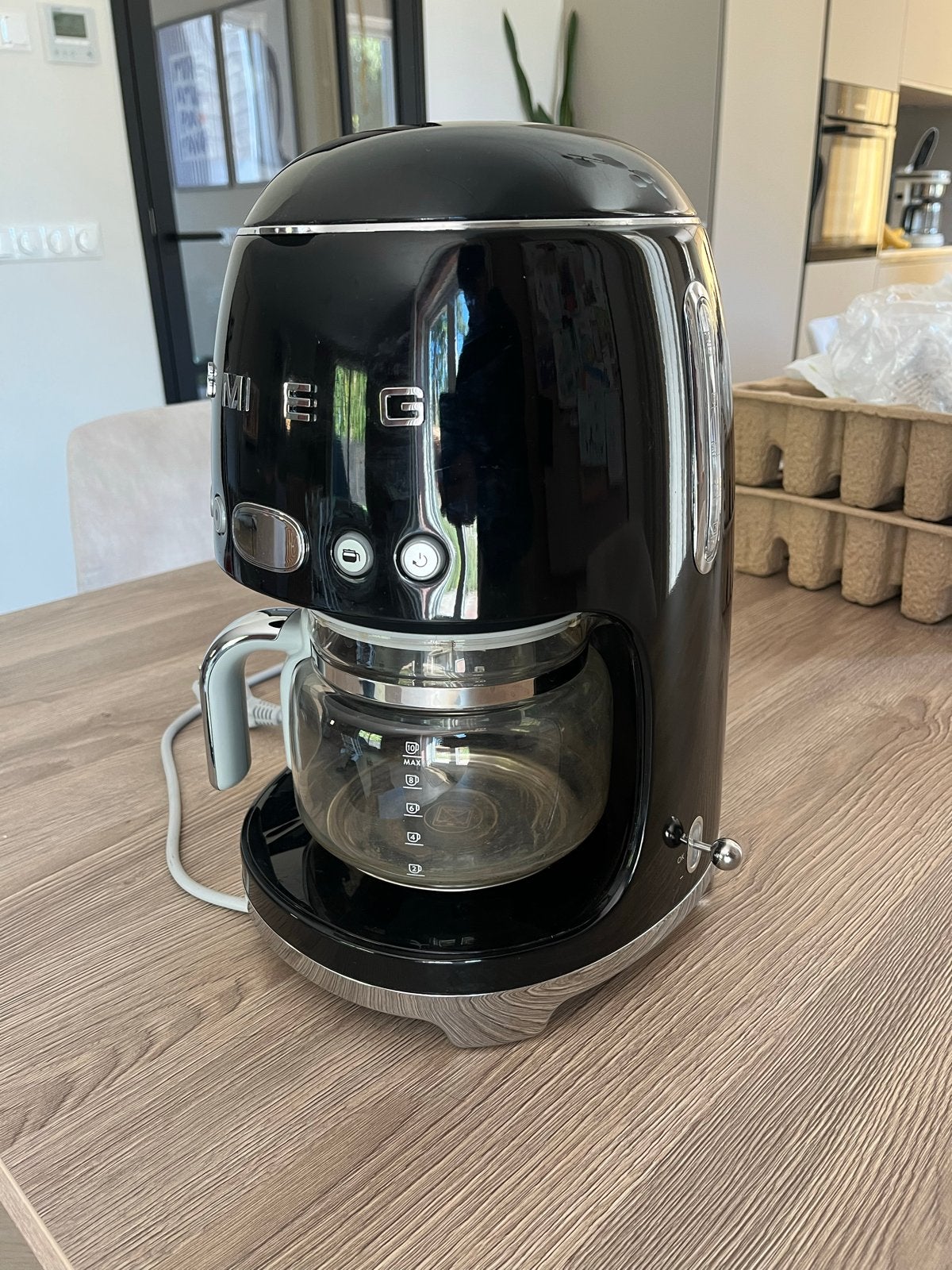 Smeg Koffiezetapparaat Zwart - Zo goed als nieuw, Afneembaar waterreservoir, Koffiemachine, Gemalen koffie, Ophalen of Verzenden