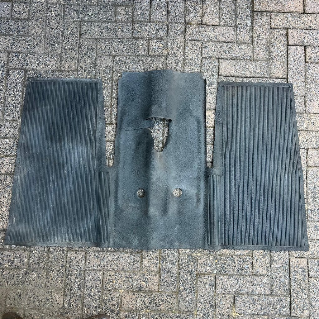VW Beetle rubberen vloermat grijs achter 113863717H, Ophalen of Verzenden, Gebruikt