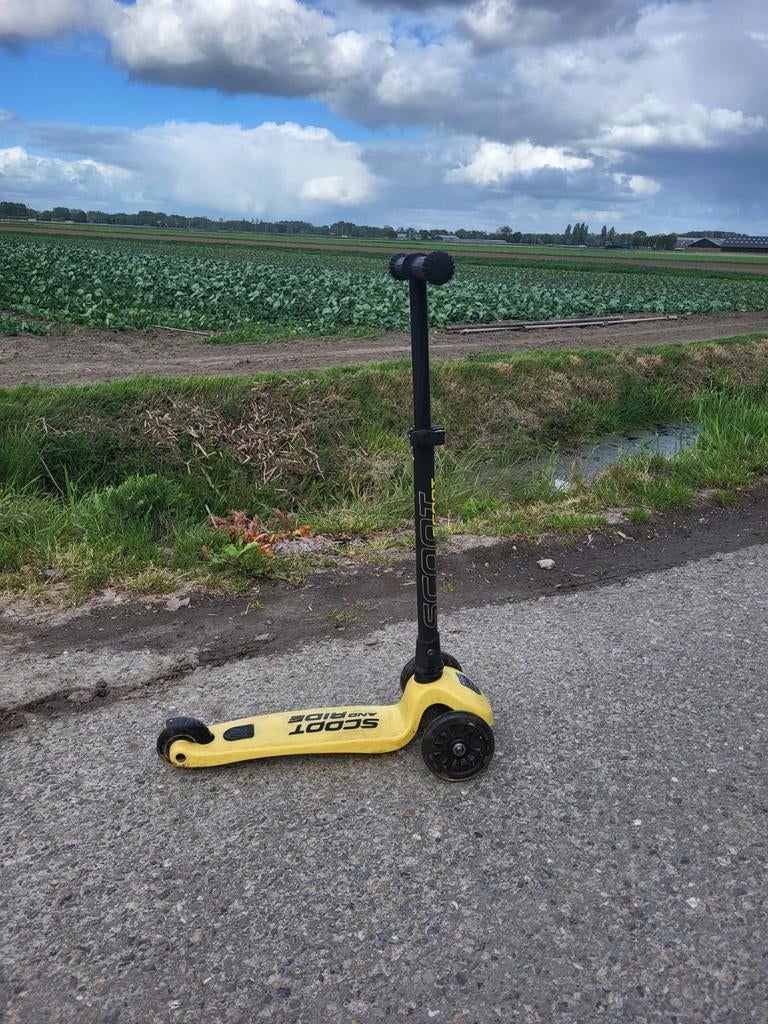 Kinderstep 3 wielen scoot and ride geel, Kinderen en Baby's, Speelgoed | Buiten | Voertuigen en Loopfietsen, Ophalen
