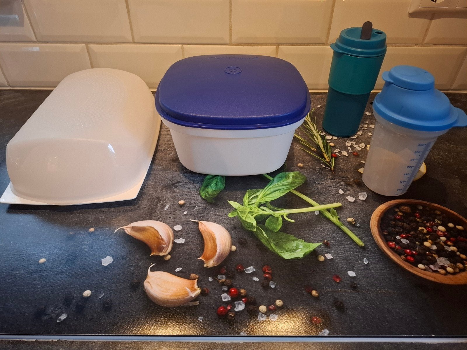 Tupperware: kaasdoos, serveerwonder, shaker en koffiebeker., Overige kleuren, Overige typen, Ophalen of Verzenden, Zo goed als nieuw