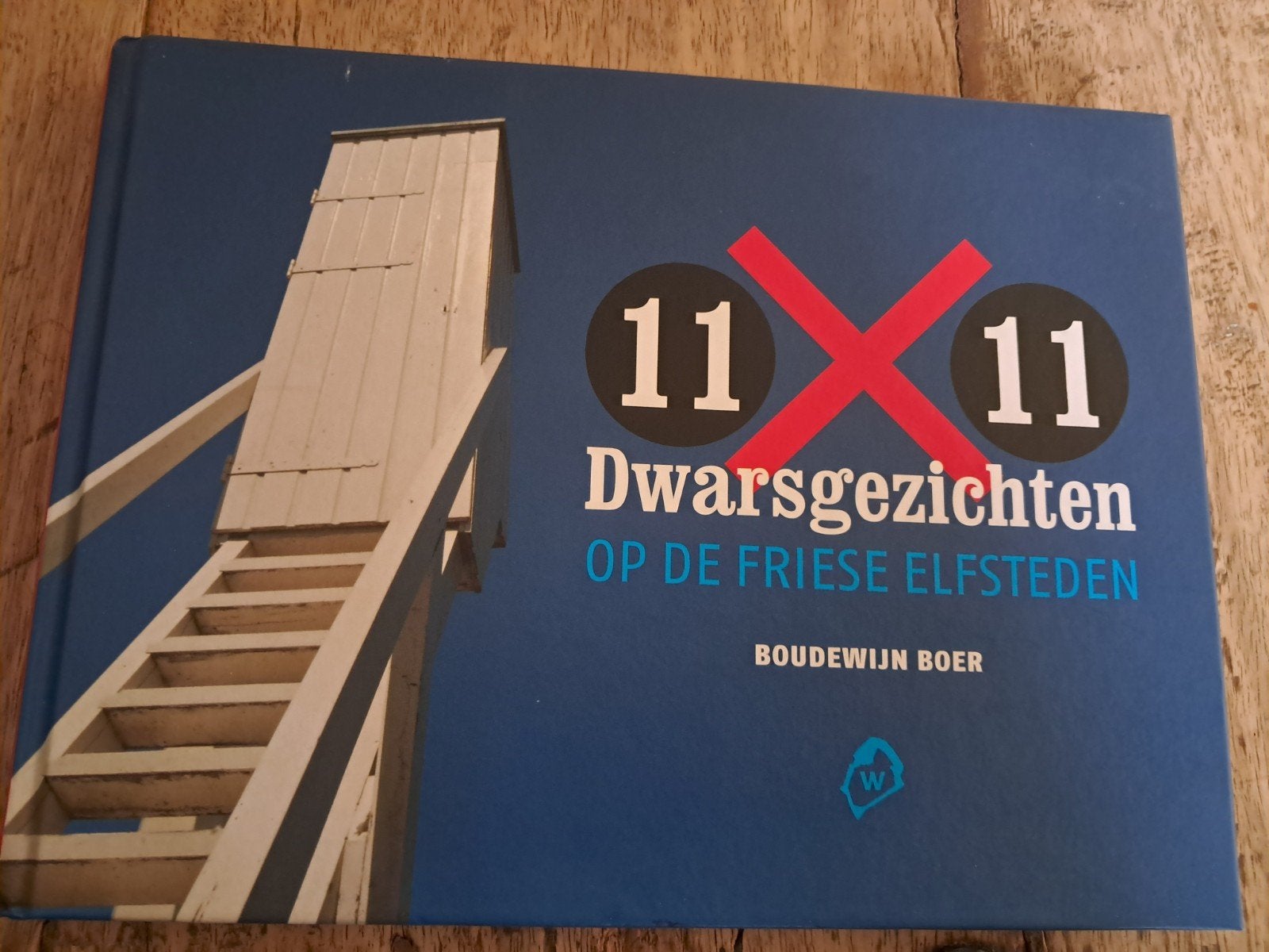 11x11 Dwarsgezichten op de Friese Elfsteden - Boudewijn Boer, Ophalen of Verzenden, Zo goed als nieuw, Boudewijn Boer, Nederland