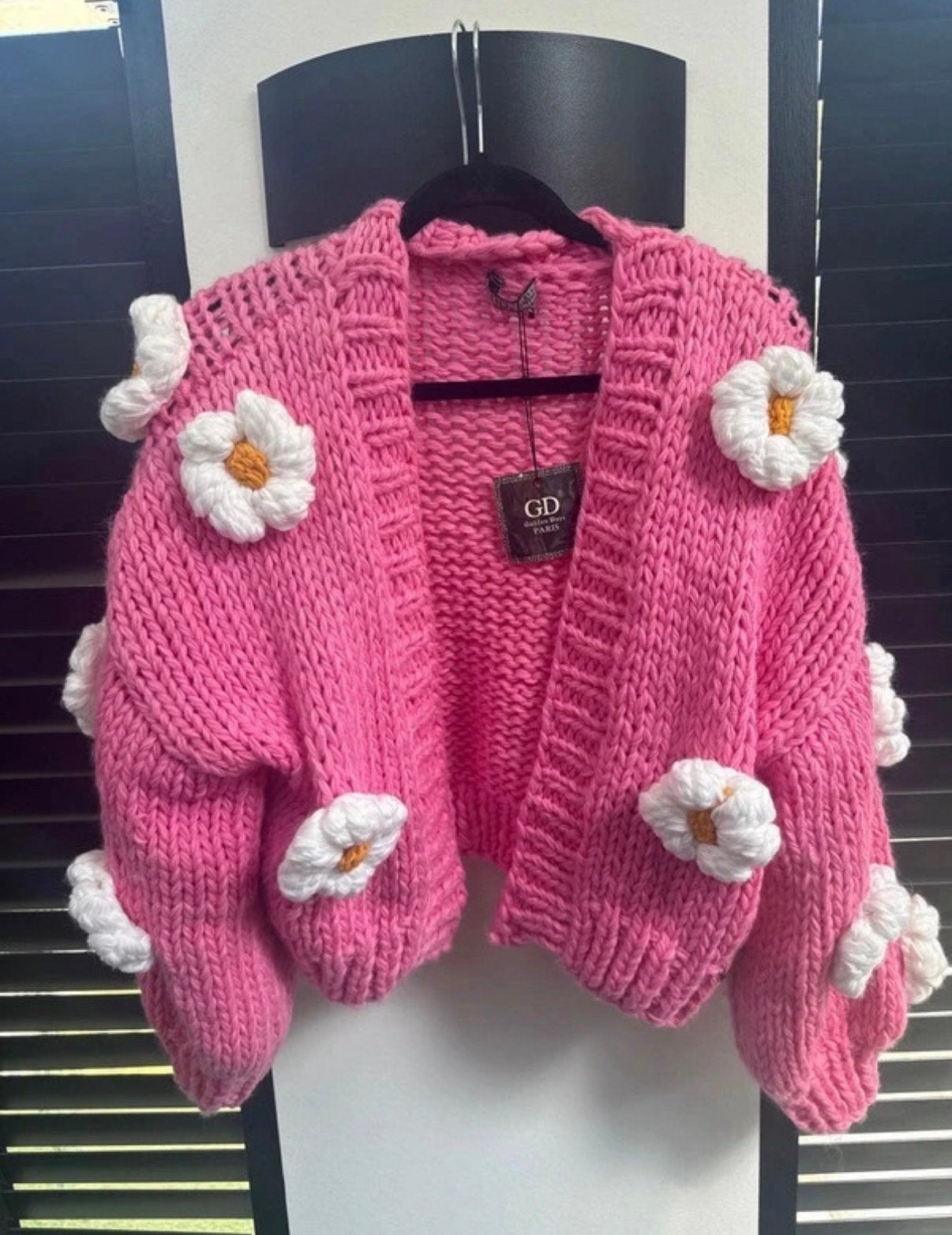 Roze gebreid vest met bloemen - GD Paris, Ophalen of Verzenden, Nieuw, Maat 38/40 (M), Roze