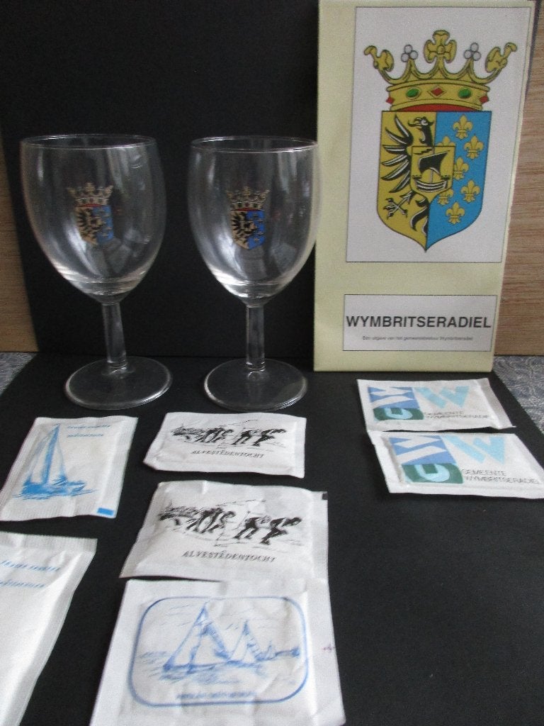 Wymbritseradeel - 4 verschillende artikelen met opdruk wapen, Antiek en Kunst, Curiosa en Brocante, Ophalen of Verzenden