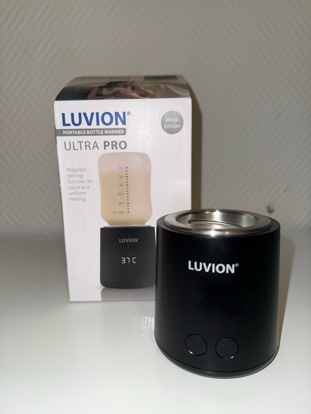 Luvion Ultra Pro Draagbare Flessenwarmer - Zwart, Flessen- of potjesverwarmer, Luvion, Ophalen of Verzenden, Zo goed als nieuw