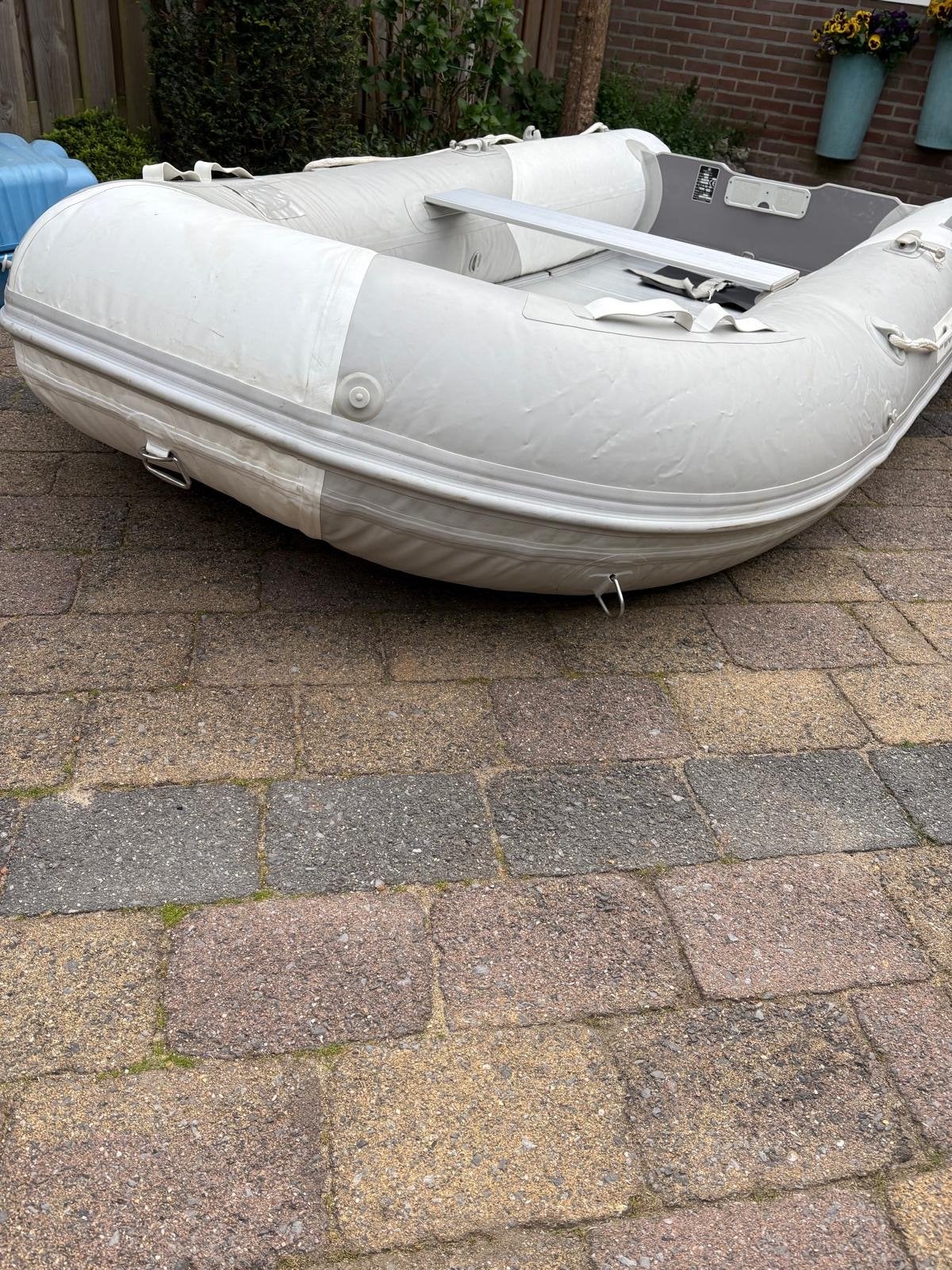 Foto 5 van Suzuki buitenboordmotor DF6 met opblaasbare rubberboot