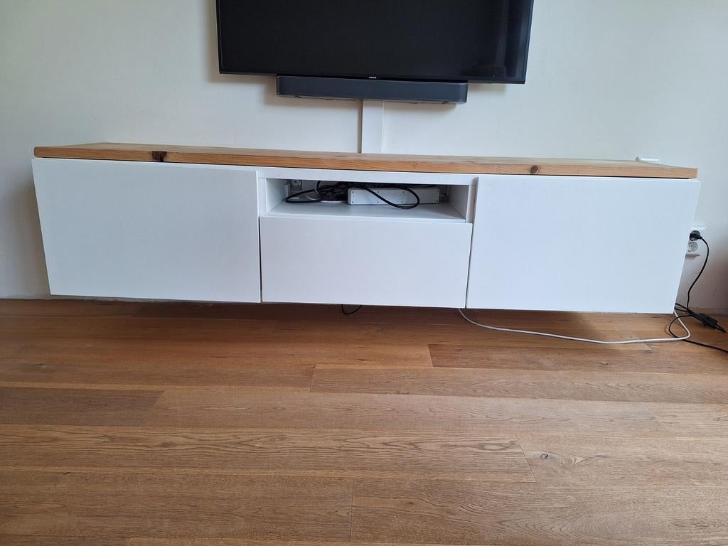 Besta zwevend tv meubel wit met steigerhouten plaat, Huis en Inrichting, Kasten | Televisiemeubels, Ophalen, Gebruikt, 150 tot 200 cm