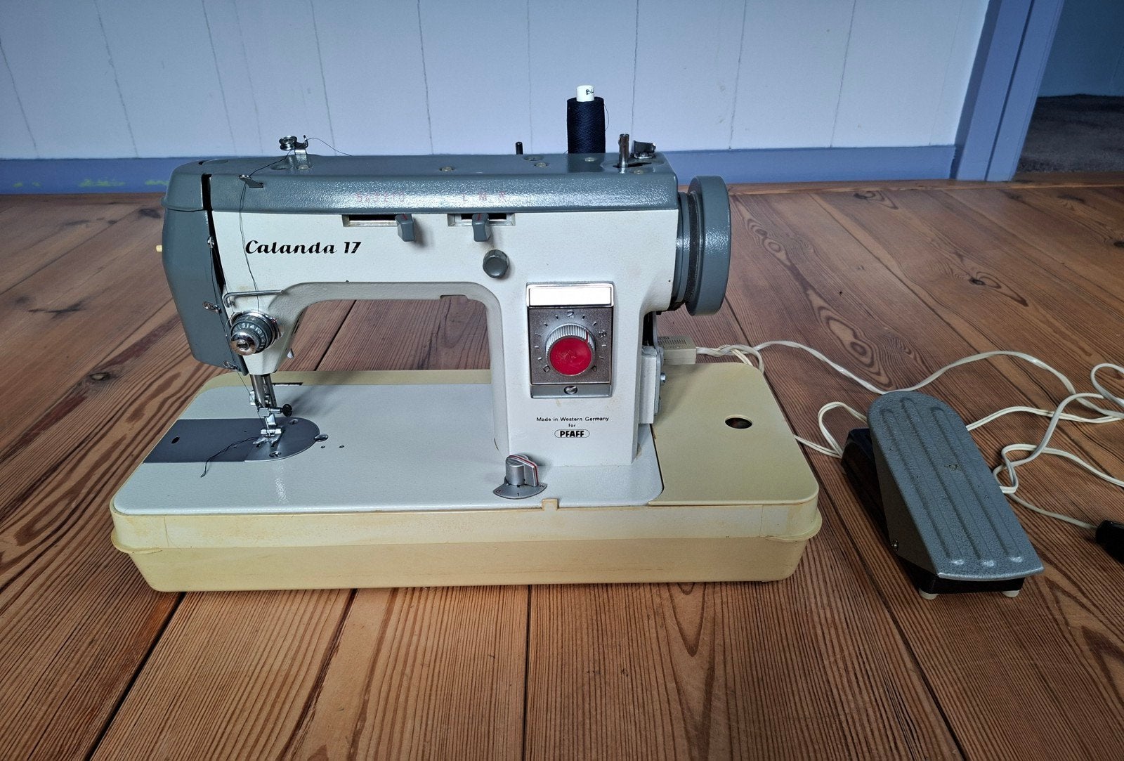 Goedwerkende "Pfaff" Calanda 17 naaimachine., Ophalen, Zo goed als nieuw, Naaimachine, Pfaff