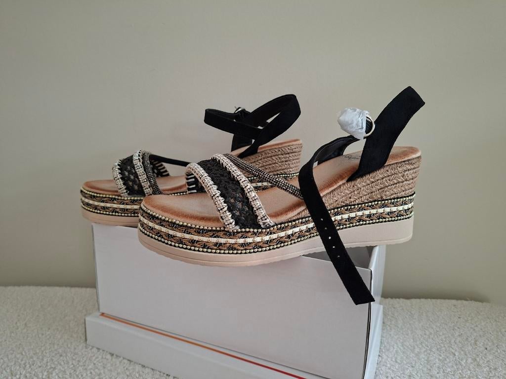 Nieuwe sandalen met glitter en sleehak, Ophalen of Verzenden, Nieuw, Zwart, Sandalen of Muiltjes