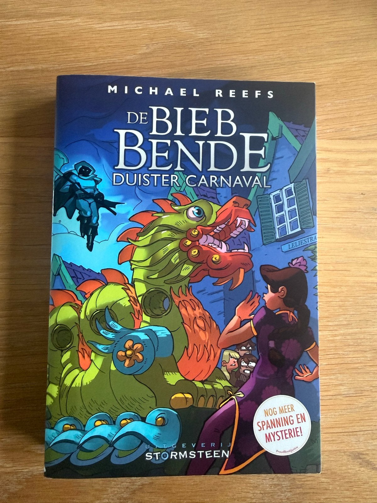 De Biebbende deel 2: Duister Carnaval - Michael Reefs, Ophalen of Verzenden, Zo goed als nieuw, Fictie