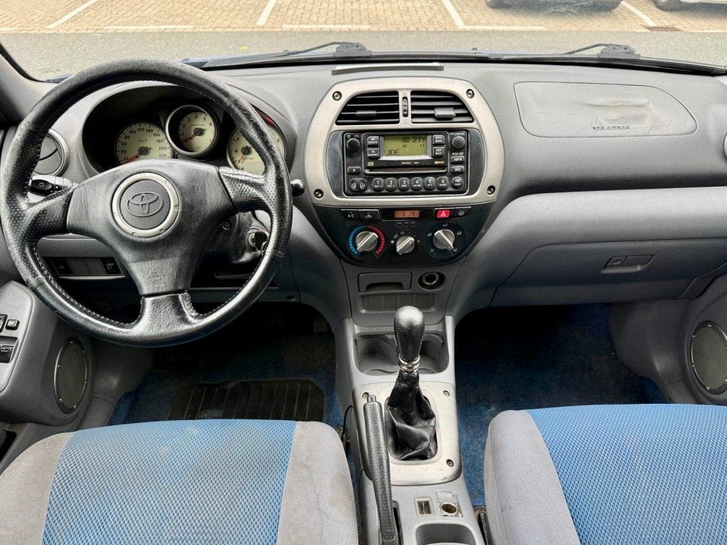 Toyota RAV4 1.8-16V VVT-i Sol AIRCO LMV RIJDT GOED APK 1-202, Auto's, Gebruikt, 4 cilinders, Blauw, Bedrijf