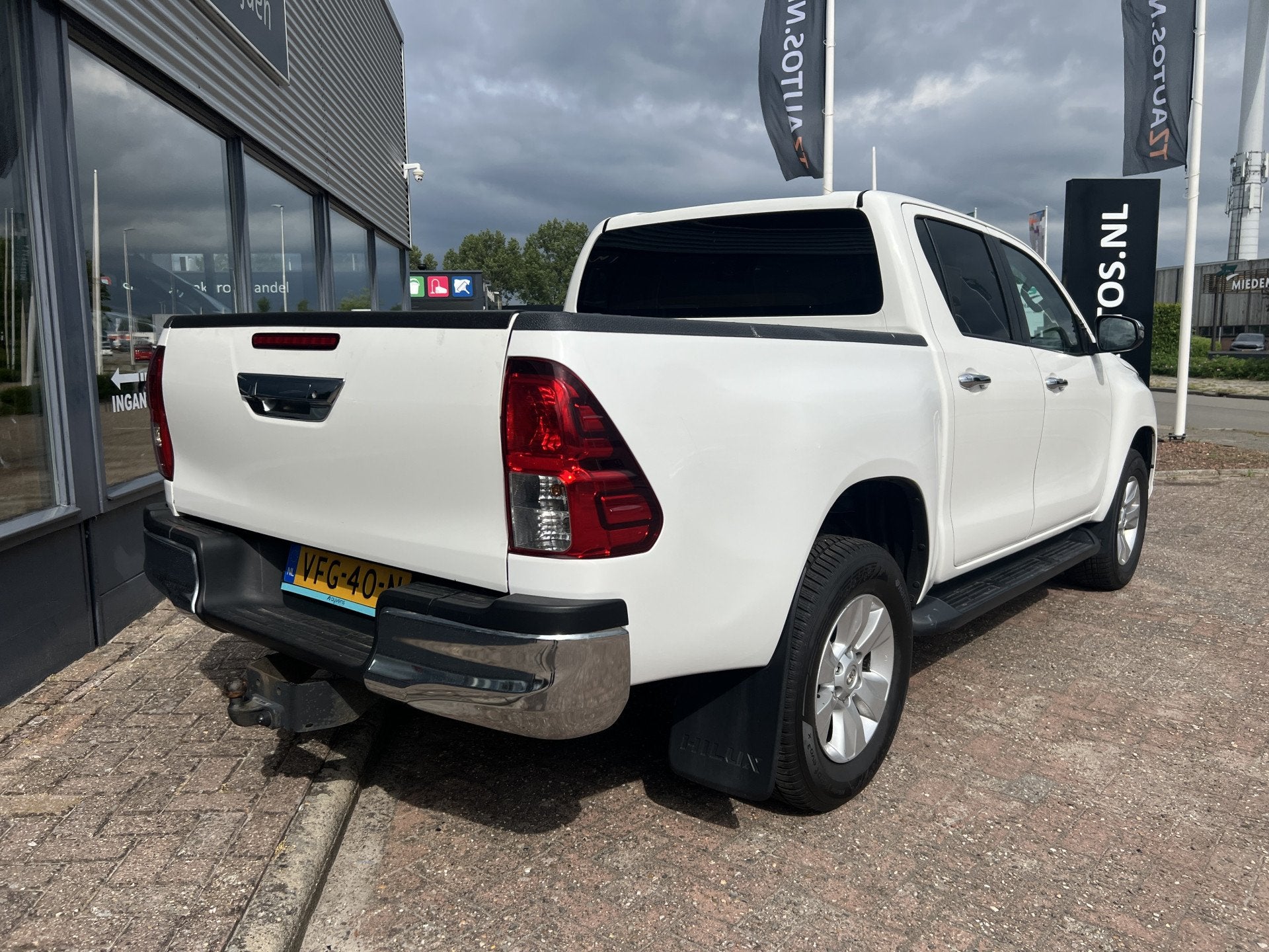 Toyota Hilux 2.4 D-4D-F Double Cab 5 persoons/Geel Kenteken, Automaat, Start-stop-systeem, Stof, 4 cilinders