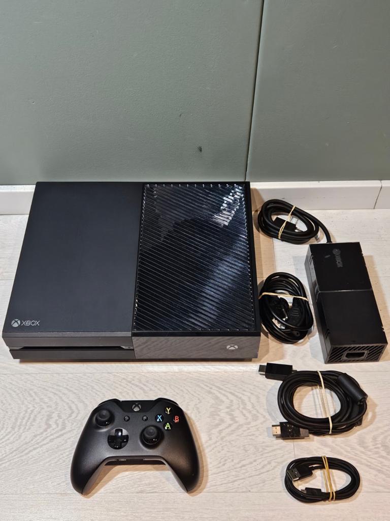 Xbox One - 1TB, Ophalen of Verzenden, Zo goed als nieuw, 1 TB, Met 1 controller