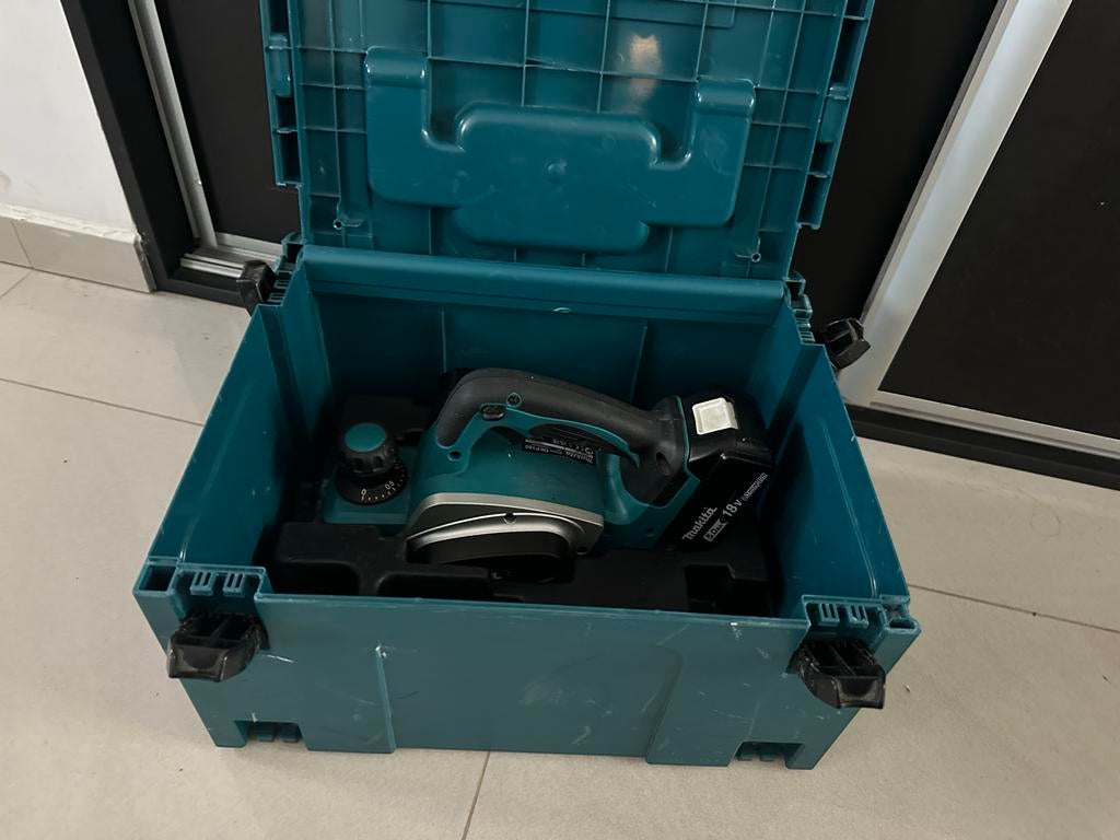 Makita DKP180 schaafmachine met accu, Ophalen of Verzenden, Zo goed als nieuw, Accu
