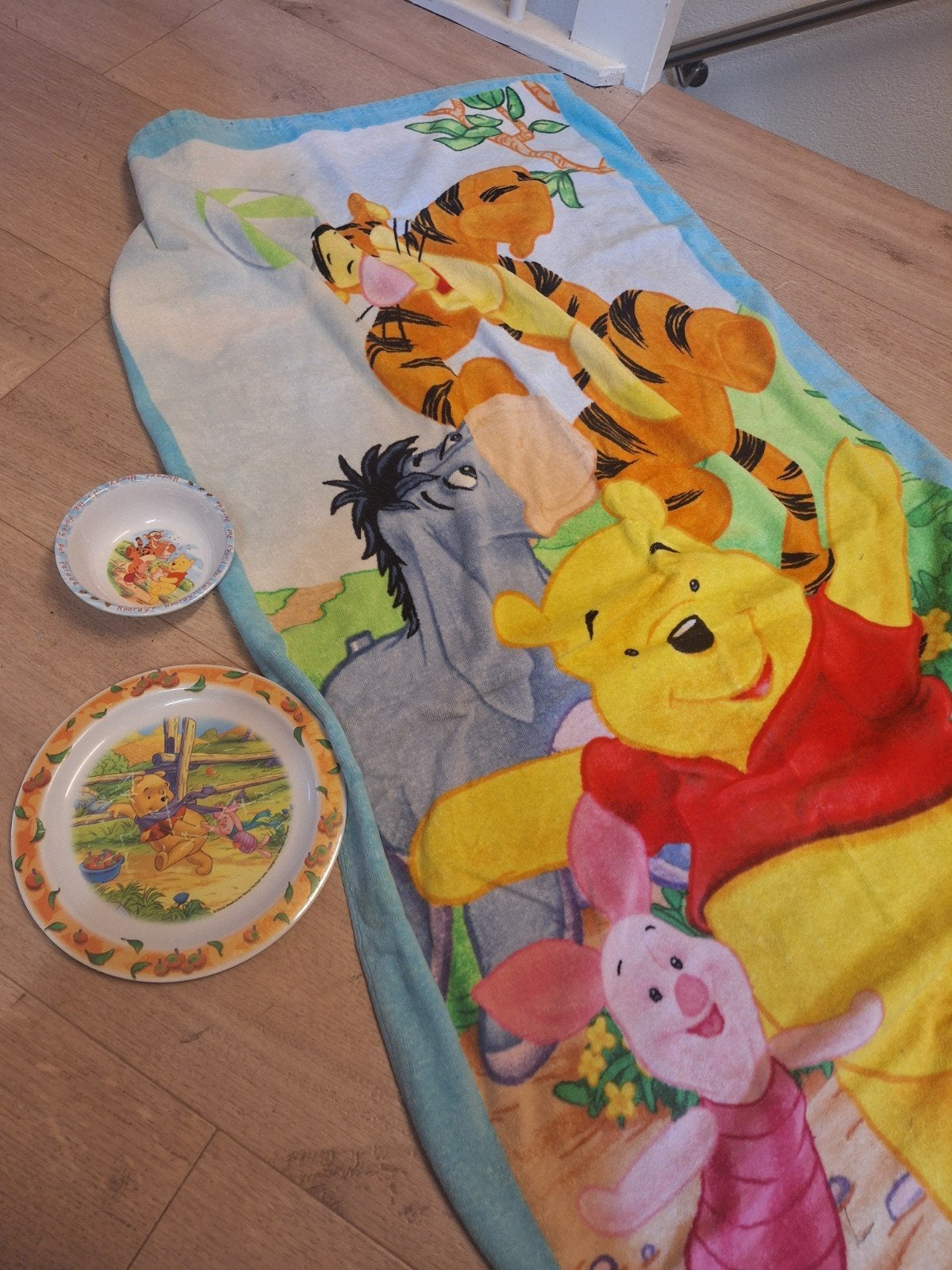 Winnie the pooh handdoek en bordje, Ophalen of Verzenden, Winnie de Poeh of vrienden, Gebruikt