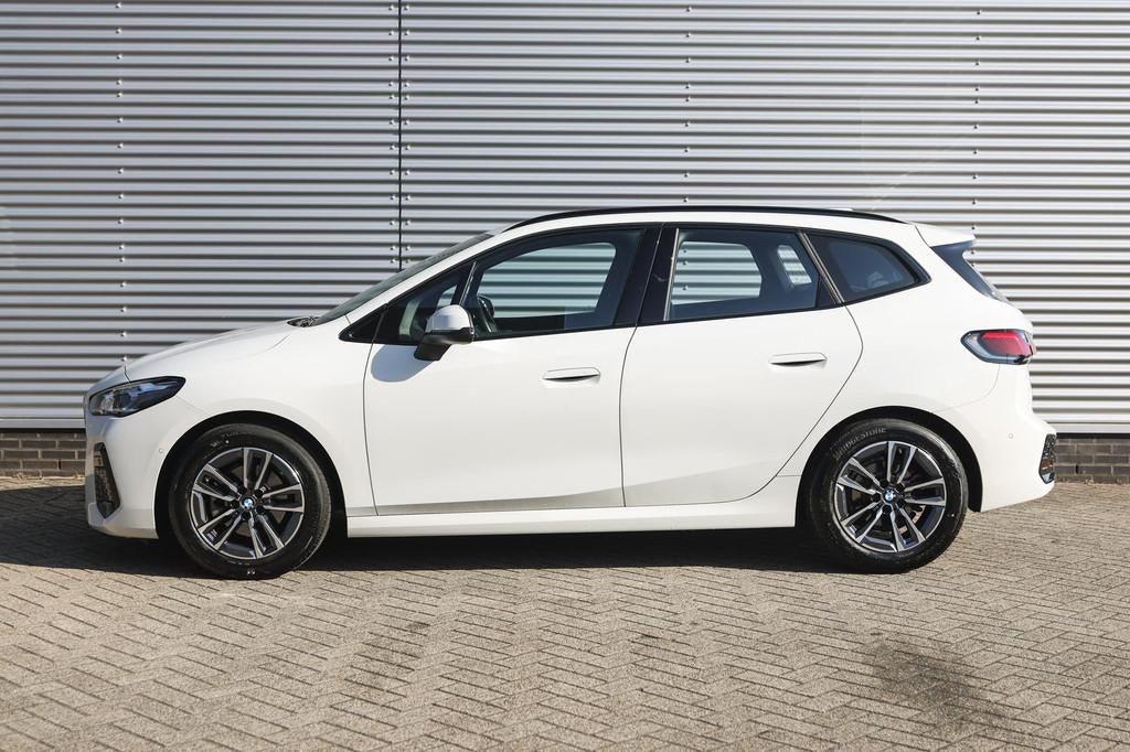 BMW 2 Serie Active Tourer 218i M Sport Automaat / Trekhaak /, 136 pk, Gebruikt, Zwart, Met garantie (alle)