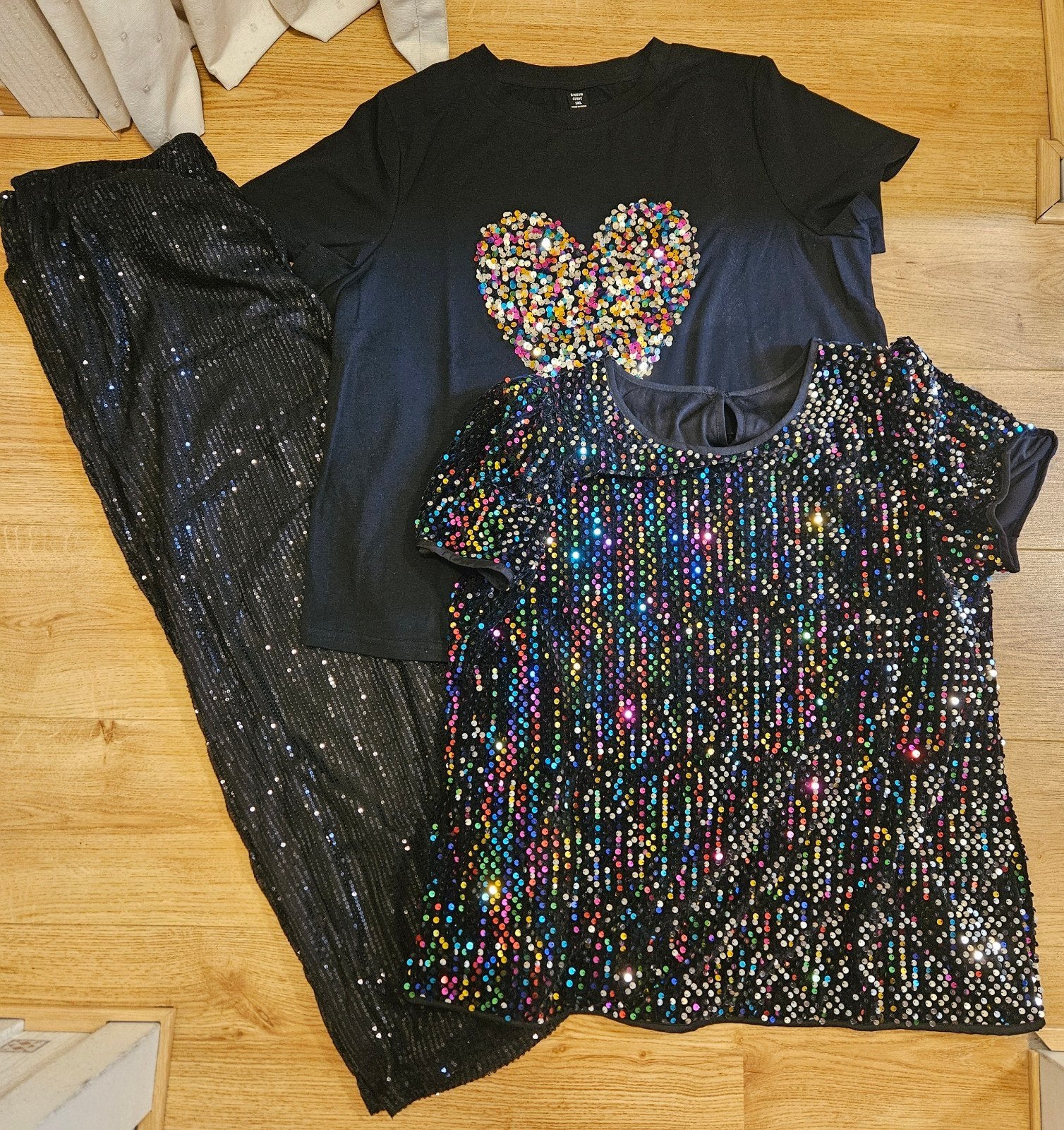 ZWARTE PAILETTENBROEK EN 2 SHIRTS MAAT 46, Ophalen of Verzenden, Zo goed als nieuw, Carnaval, Kleding