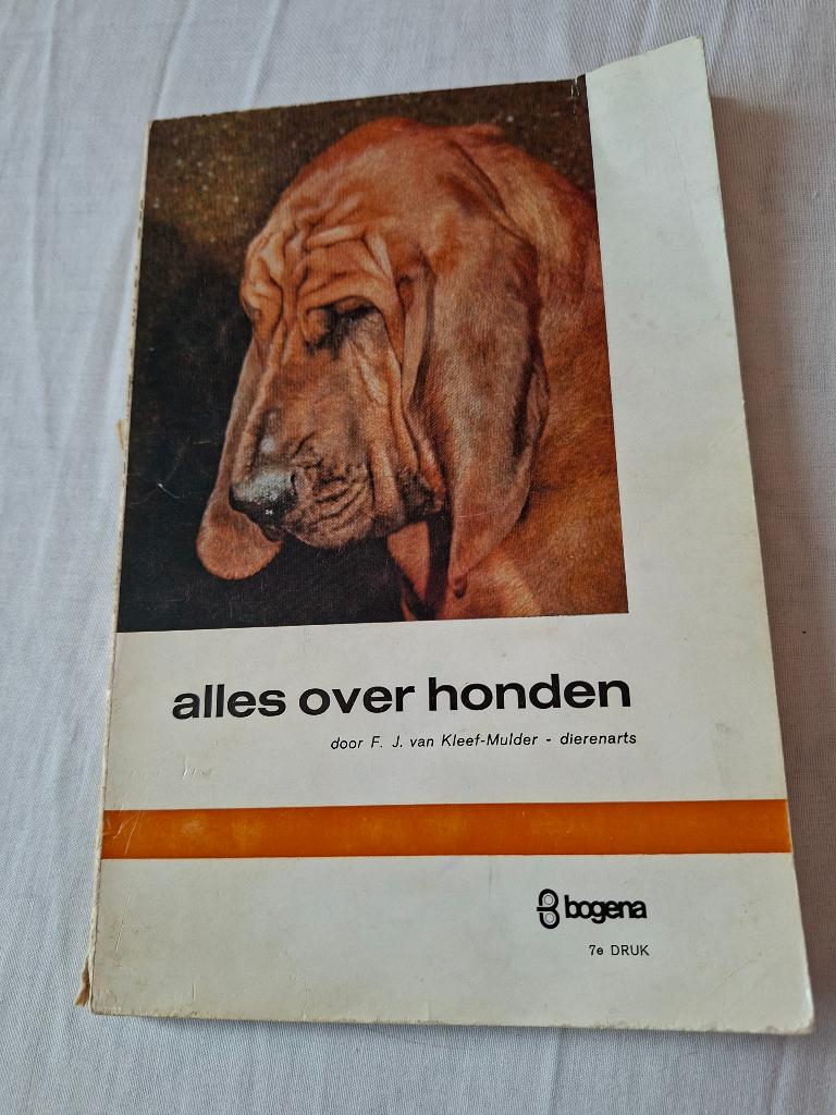 Alles over honden, Bogena 7e druk, Boeken, Ophalen of Verzenden, Zo goed als nieuw, Honden