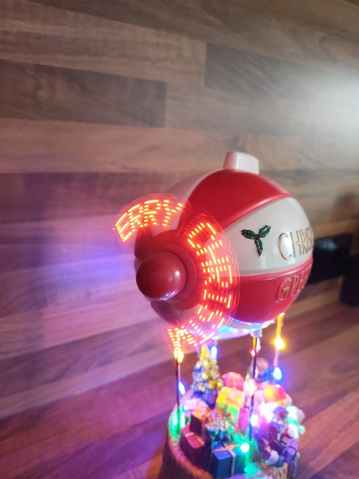 Kerstdorp -kerstman in Zeppelin, Ophalen of Verzenden, Gebruikt