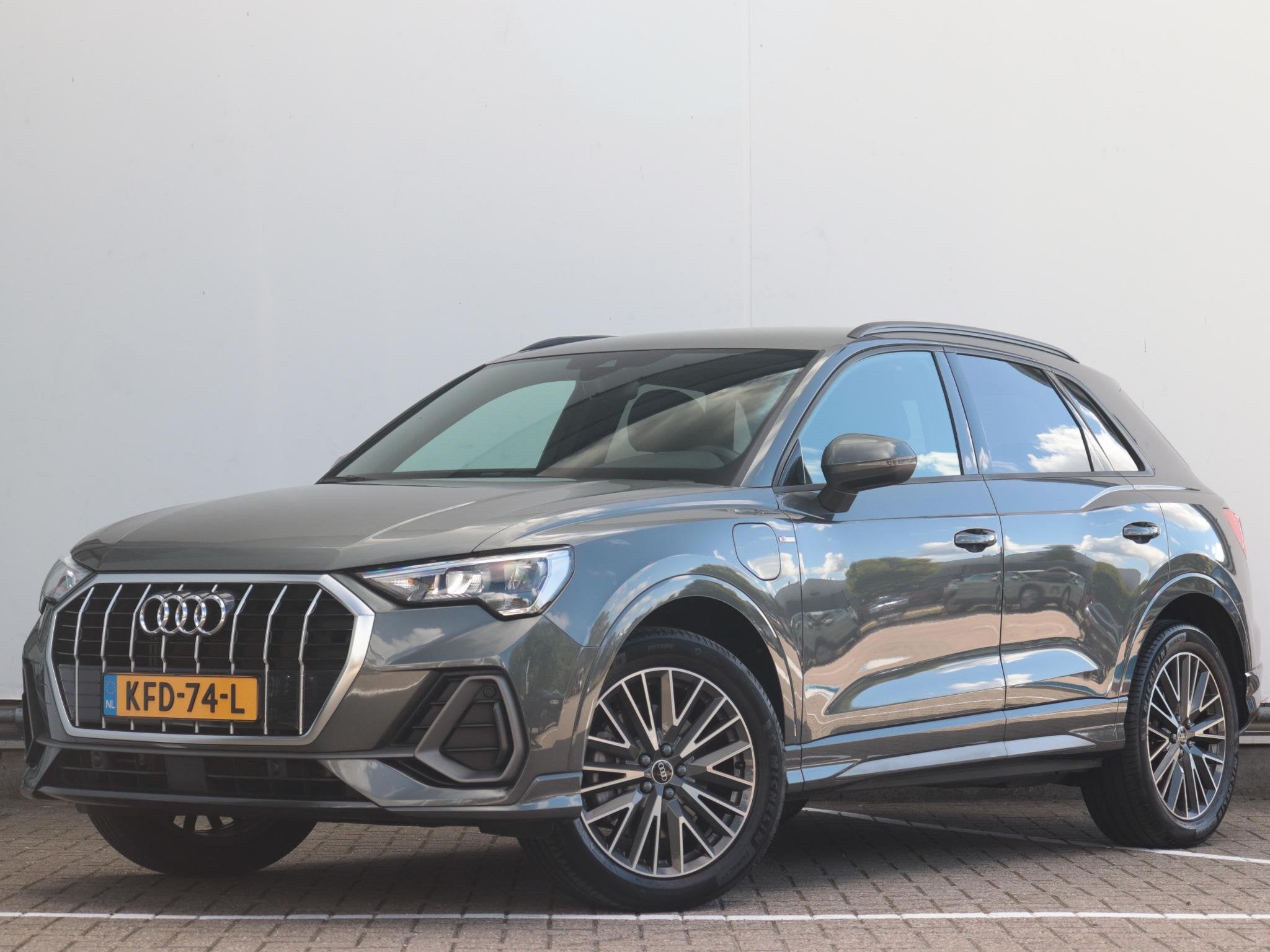 Audi Q3 45 TFSI e S edition | Trekhaak | Achteruitrijcamera, Auto's, Gebruikt, Parkeersensor, Leder en Stof, Hybride Elektrisch/Benzine