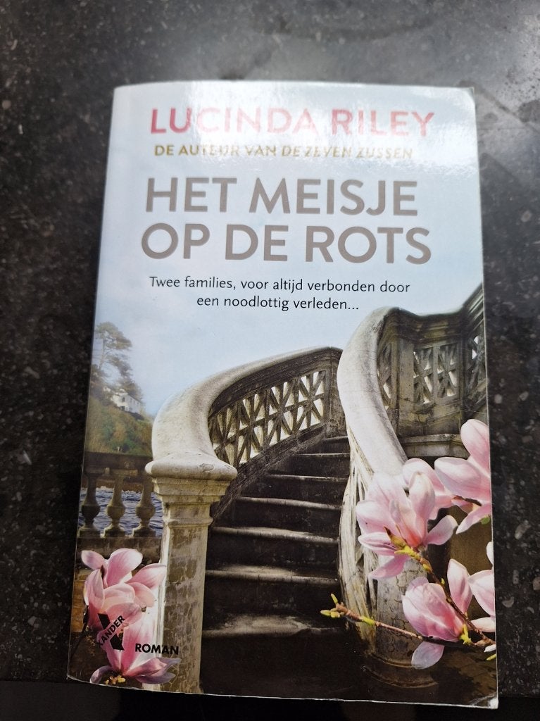 Het meisje op de rots, Ophalen of Verzenden, Gelezen, Lucinda Riley