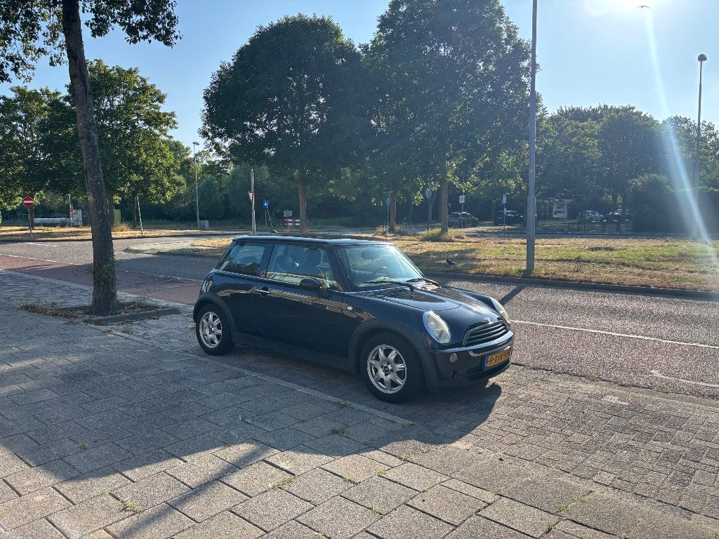 Mini 1.6 16V ONE 2006 Zwart, Auto's, Voorwielaandrijving, 15 km/l, Zwart, 4 cilinders