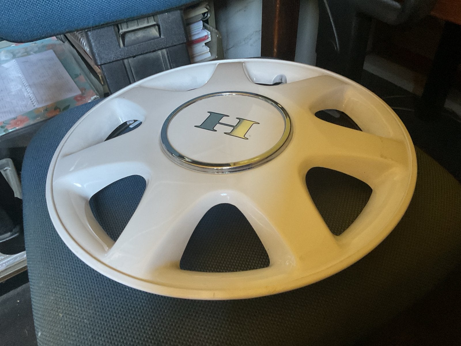 Witte wieldop met 'H' logo, Ophalen of Verzenden, Gebruikt
