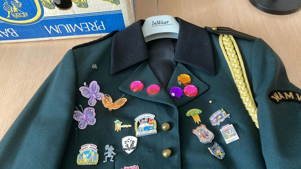 Uniform jassen Harmonie, Fanfare, Schutterij en Drumband, Ophalen, Zo goed als nieuw, Overige maten, Muts