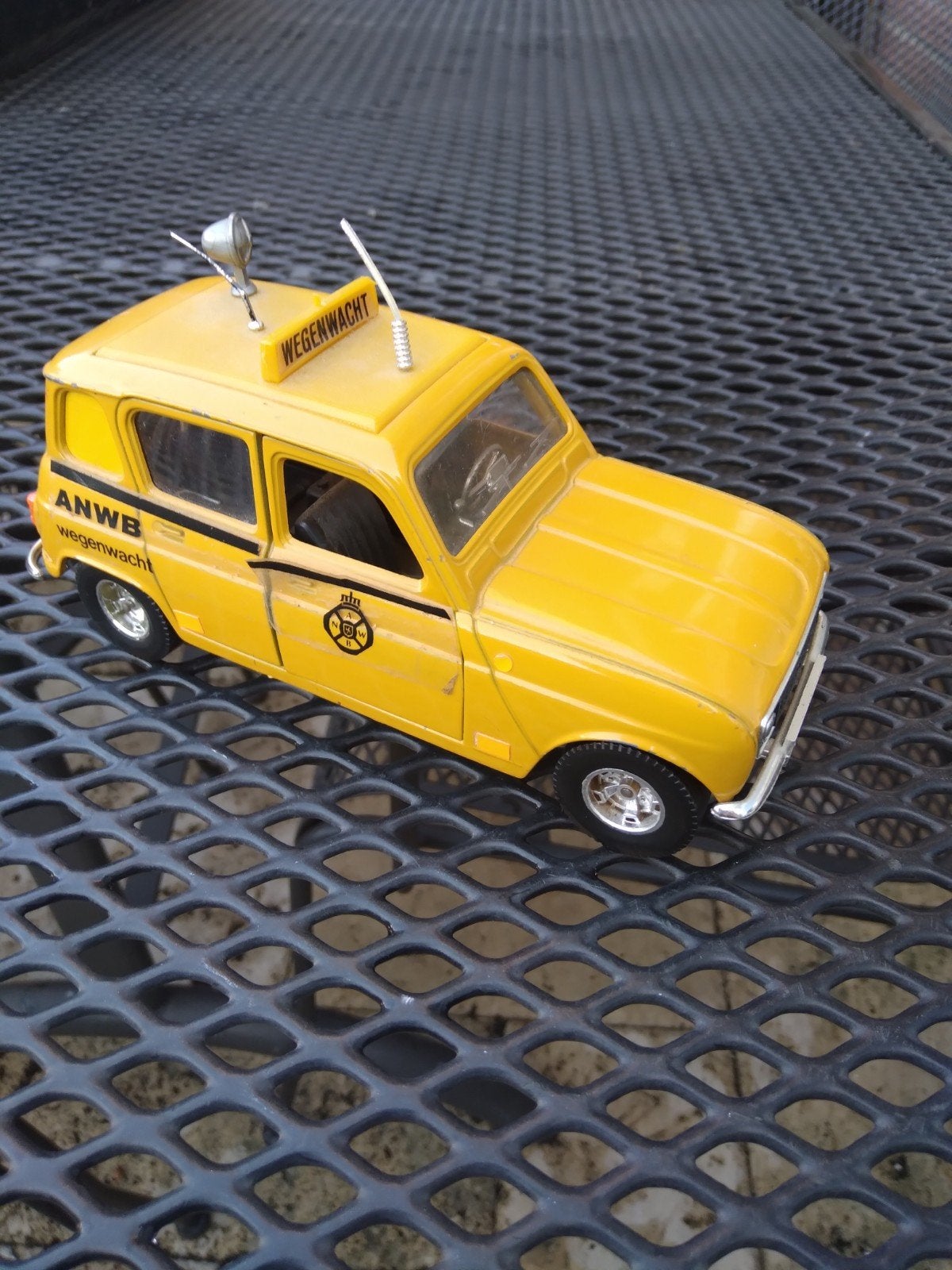 Burago ANWB Renault 4 Wegenwacht schaal 1:24, Ophalen of Verzenden, Gebruikt, Auto, Bburago