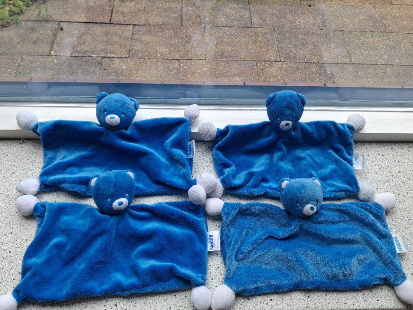 4 x Knuffeldoek Beer Basje blauw velours merk Nestlé, Beer, Blauw, Ophalen of Verzenden, Zo goed als nieuw