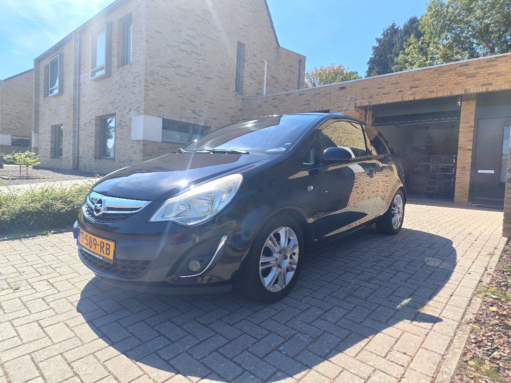 Opel Corsa 1.4 16V 3D - Zwart, Voorwielaandrijving, Stof, 40 €/maand, Handgeschakeld