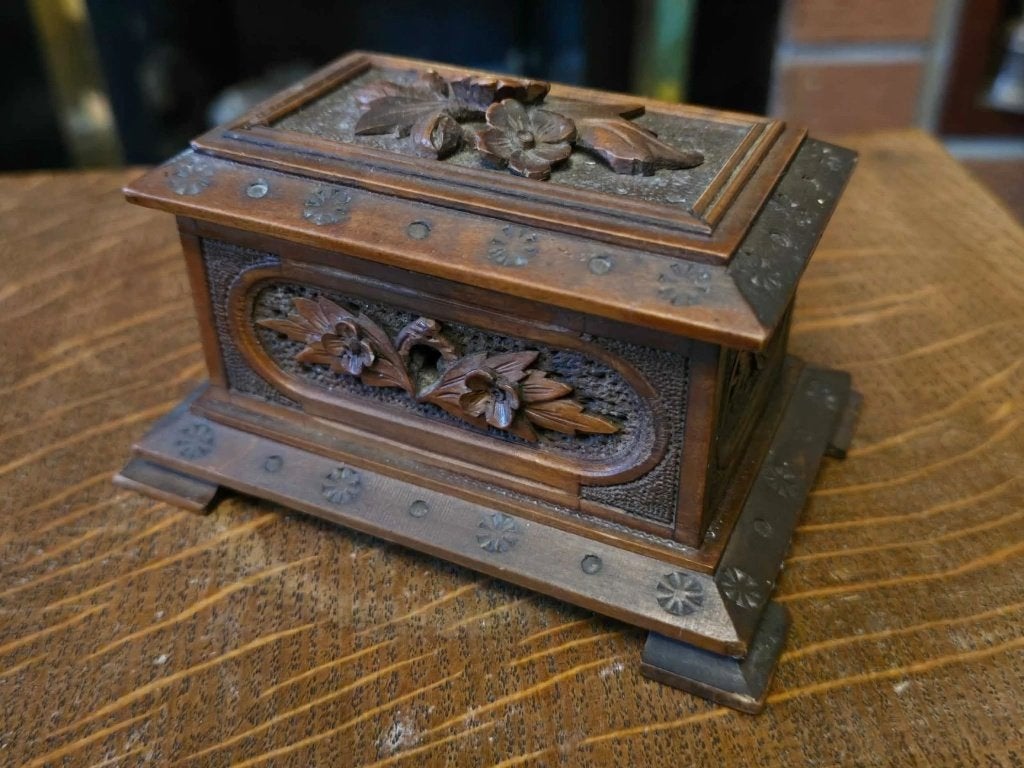 Antieke vintage handgesneden houten sieradendoos Zwarte Woud, Ophalen of Verzenden
