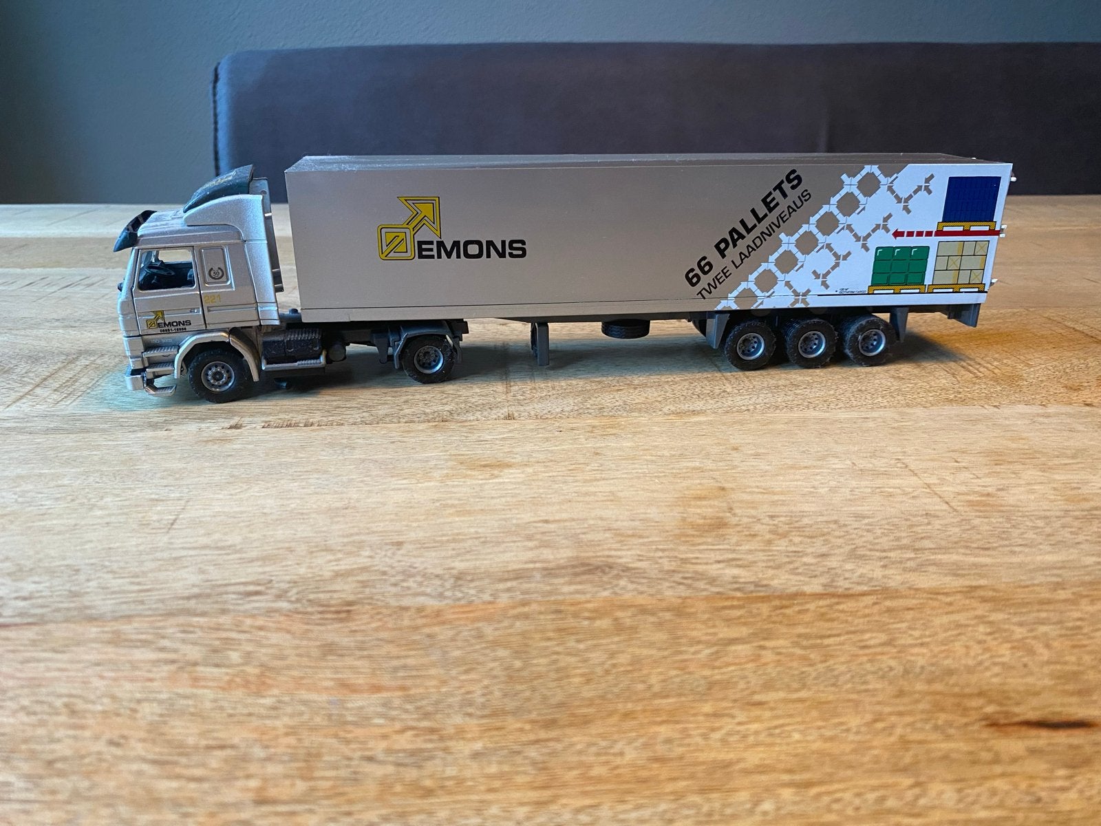 Vrachtwagen model Emons Transport, Overige merken, 1:32 tot 1:50, Ophalen of Verzenden, Zo goed als nieuw
