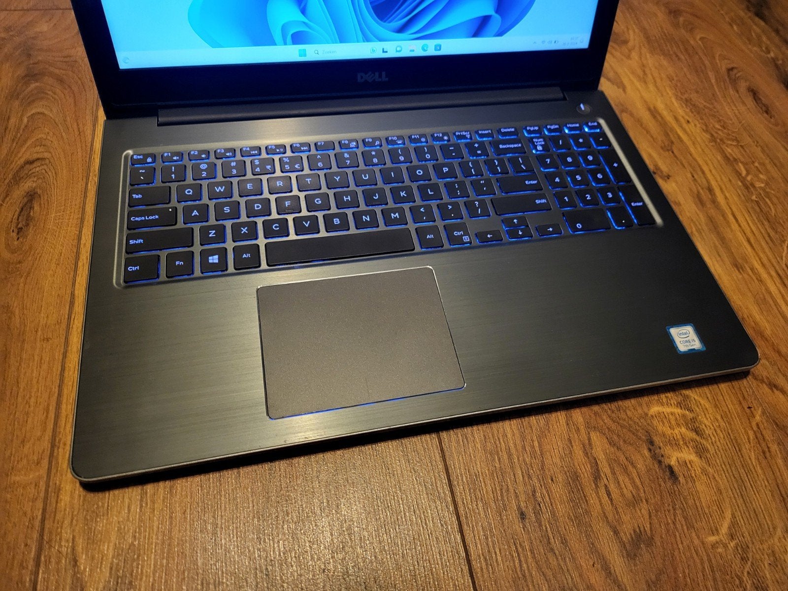 De Dell Vostro 5568 is een 15.6 inch laptop i5 8GB SSD 256GB, Computers en Software, Windows Laptops, Ophalen of Verzenden, Zo goed als nieuw