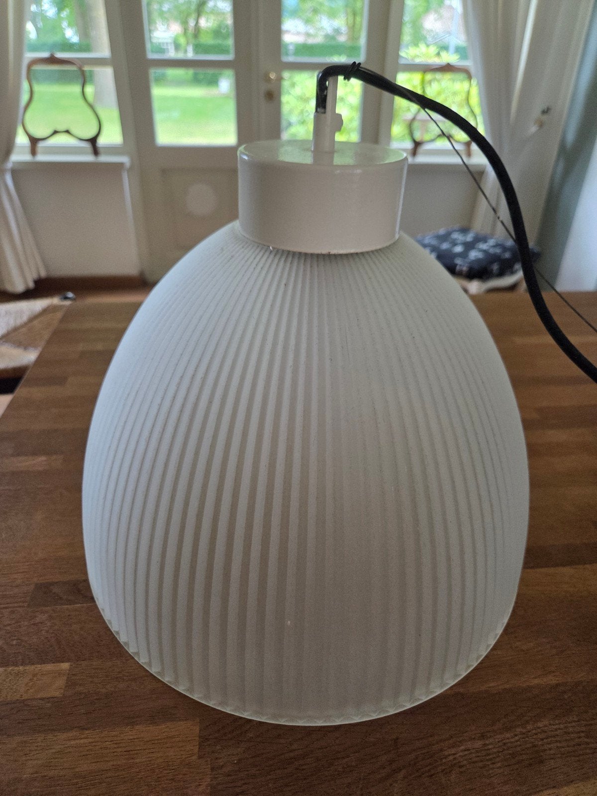 Plafondlamp. Melkglas met ribbels, Huis en Inrichting, Lampen | Hanglampen, Ophalen, Gebruikt, Glas, Vintage, Retro, Mid-century