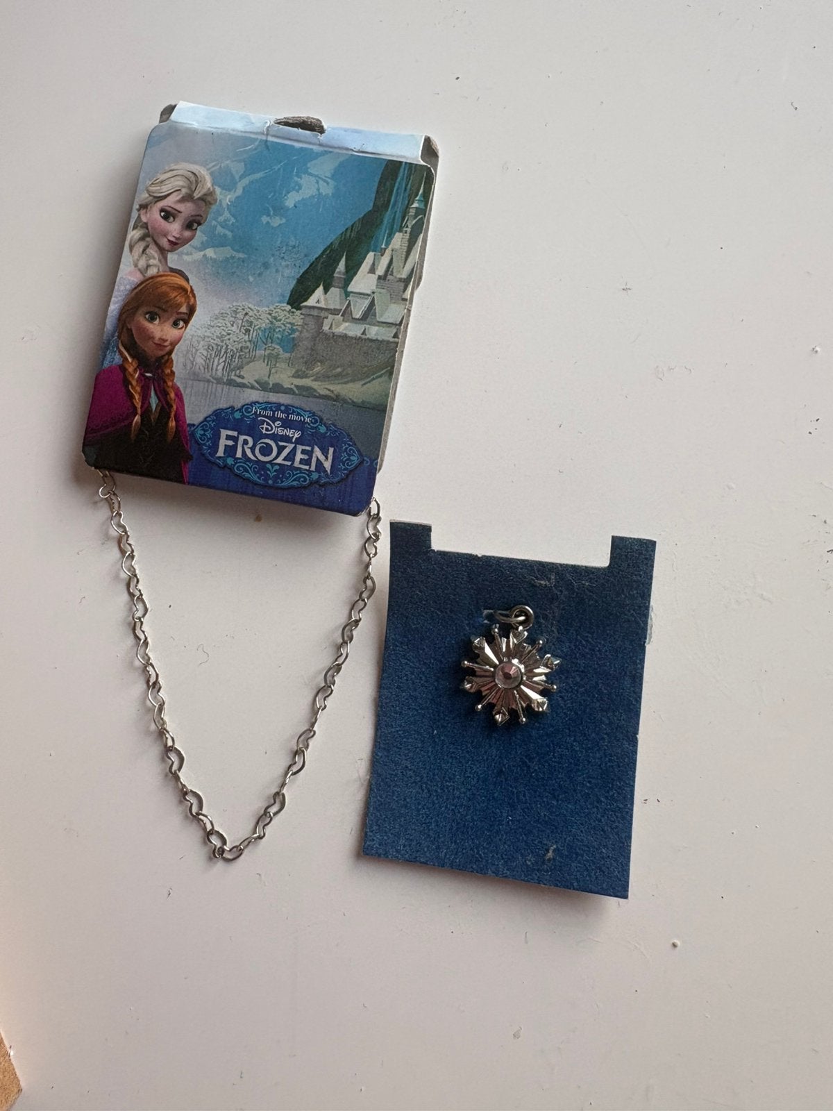 Disney Frozen Kinderarmband met bedel, Nieuw, Ophalen of Verzenden, Zilver, Overige materialen