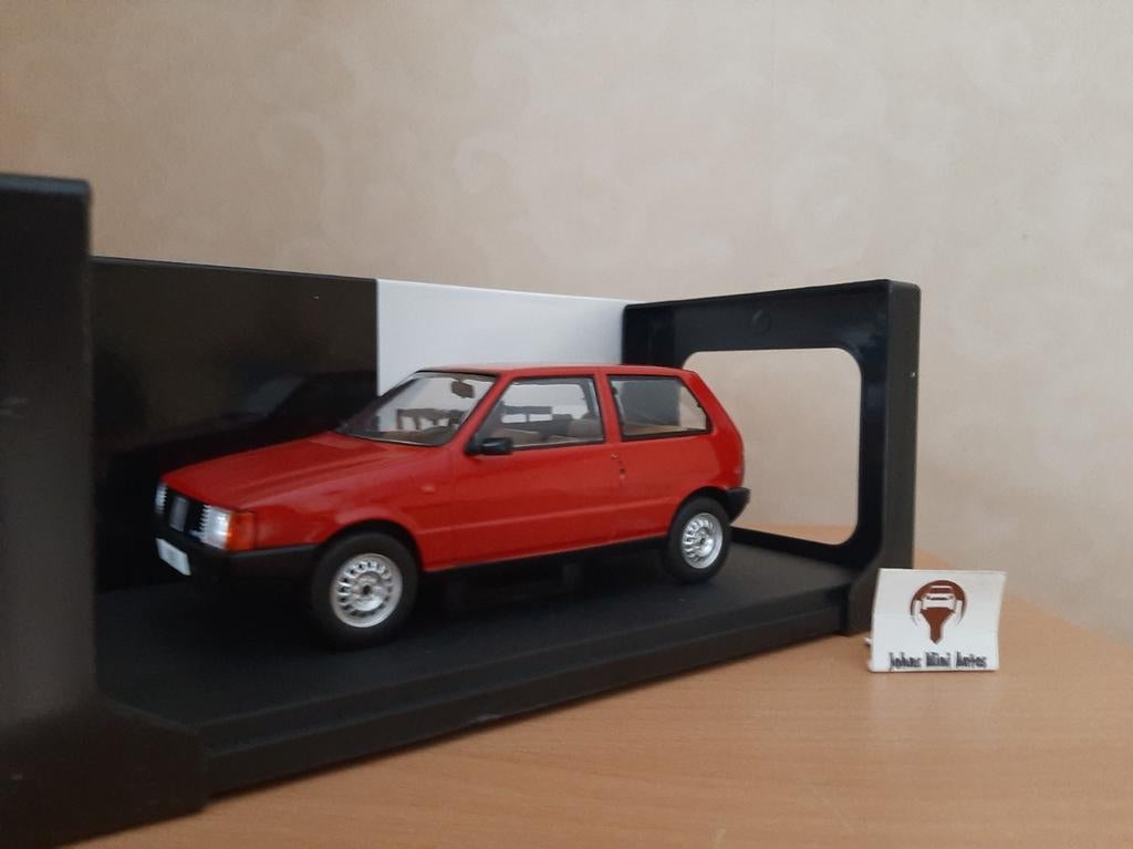 Fiat Uno 1983 Rood van Whitebox 1:24, Hobby en Vrije tijd, Modelauto's | 1:24, Overige merken, Auto, Nieuw, Ophalen of Verzenden