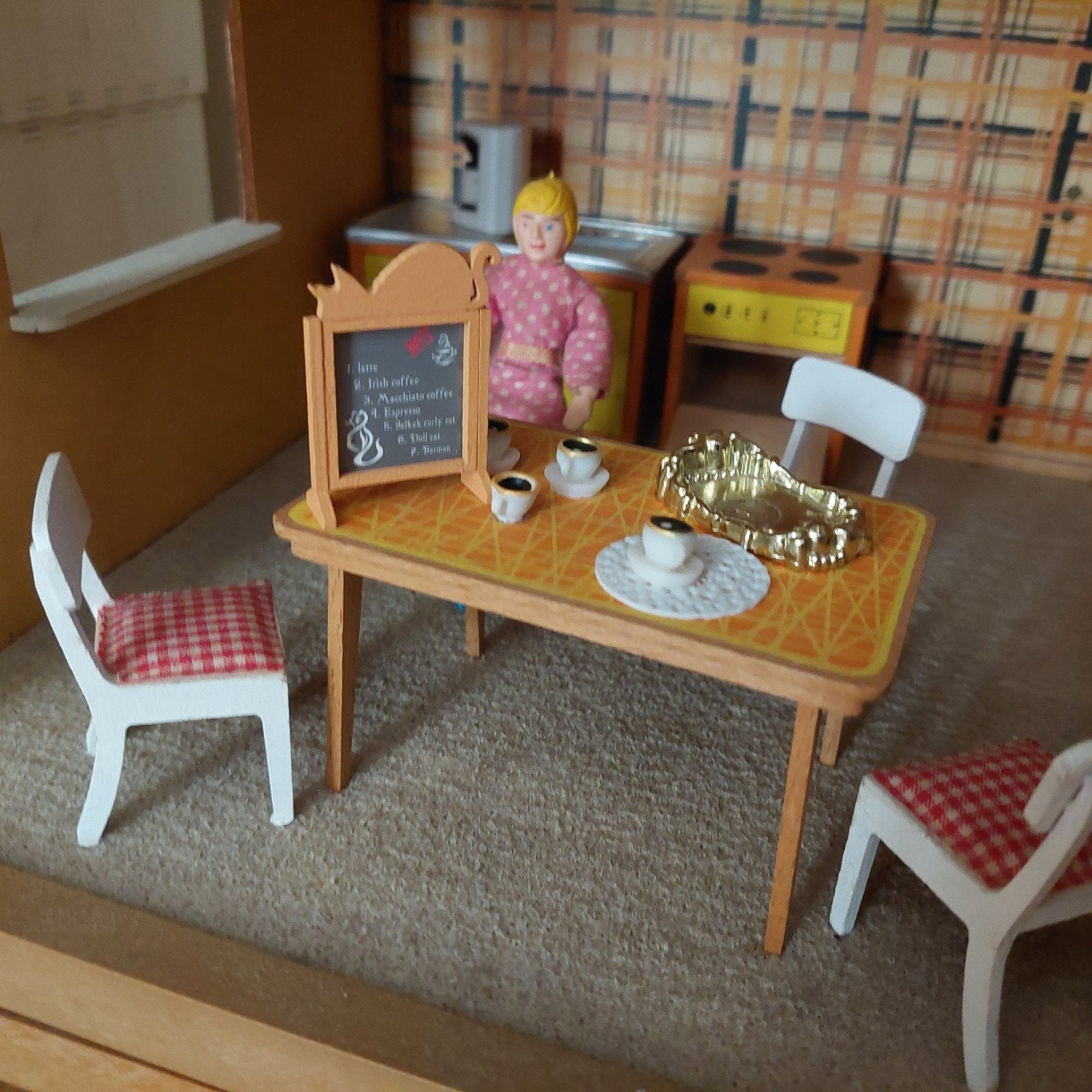 5 taart kleedjes voor poppenhuis, Ophalen of Verzenden, Poppenhuis