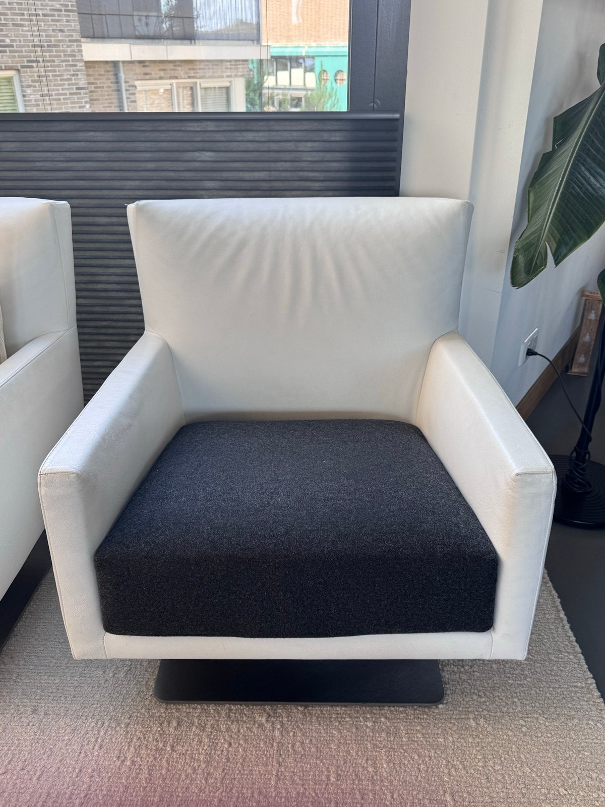 2 Draaibare Fauteuils Montis Impala Wit Leer &Antraciet Stof, Huis en Inrichting, Ophalen, Zo goed als nieuw, Leer, 75 tot 100 cm