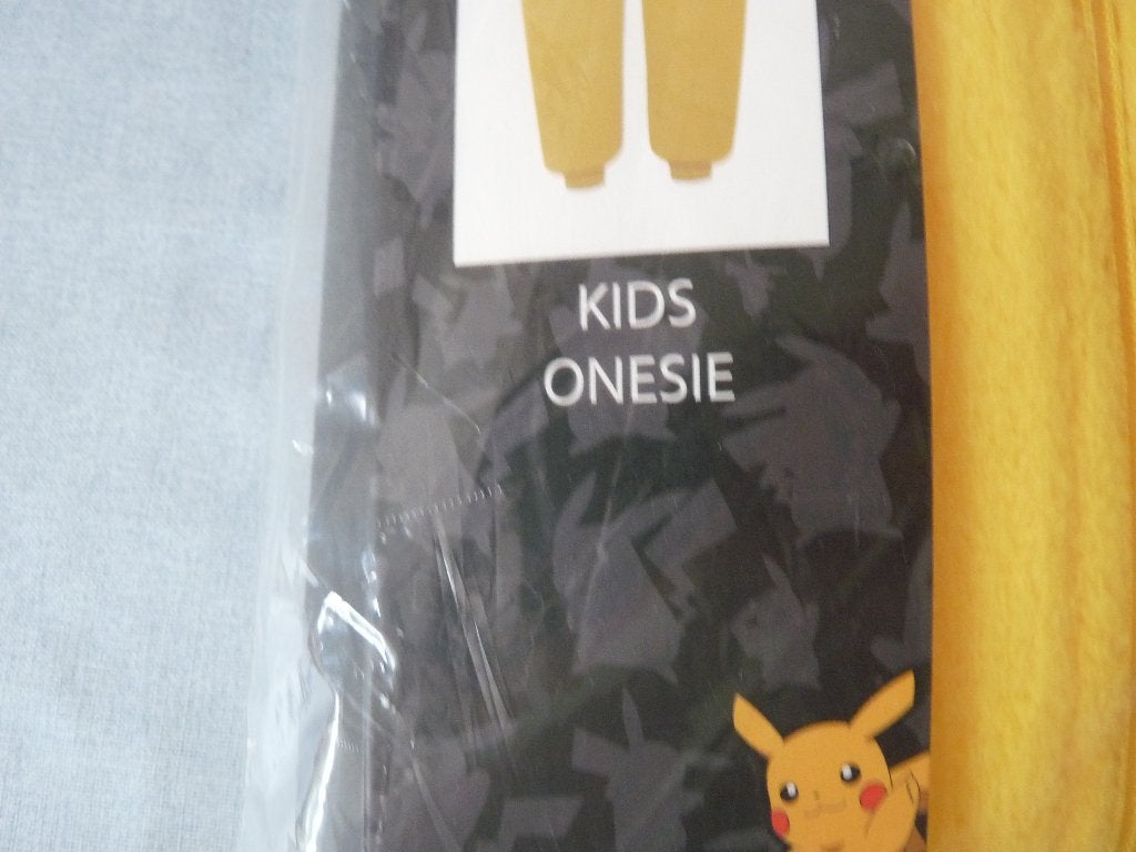 Gele onesie van Pokémon capuchon + lange mouw  NIEUW, Nacht- of Onderkleding, Pokemon, Jongen of Meisje, Nieuw