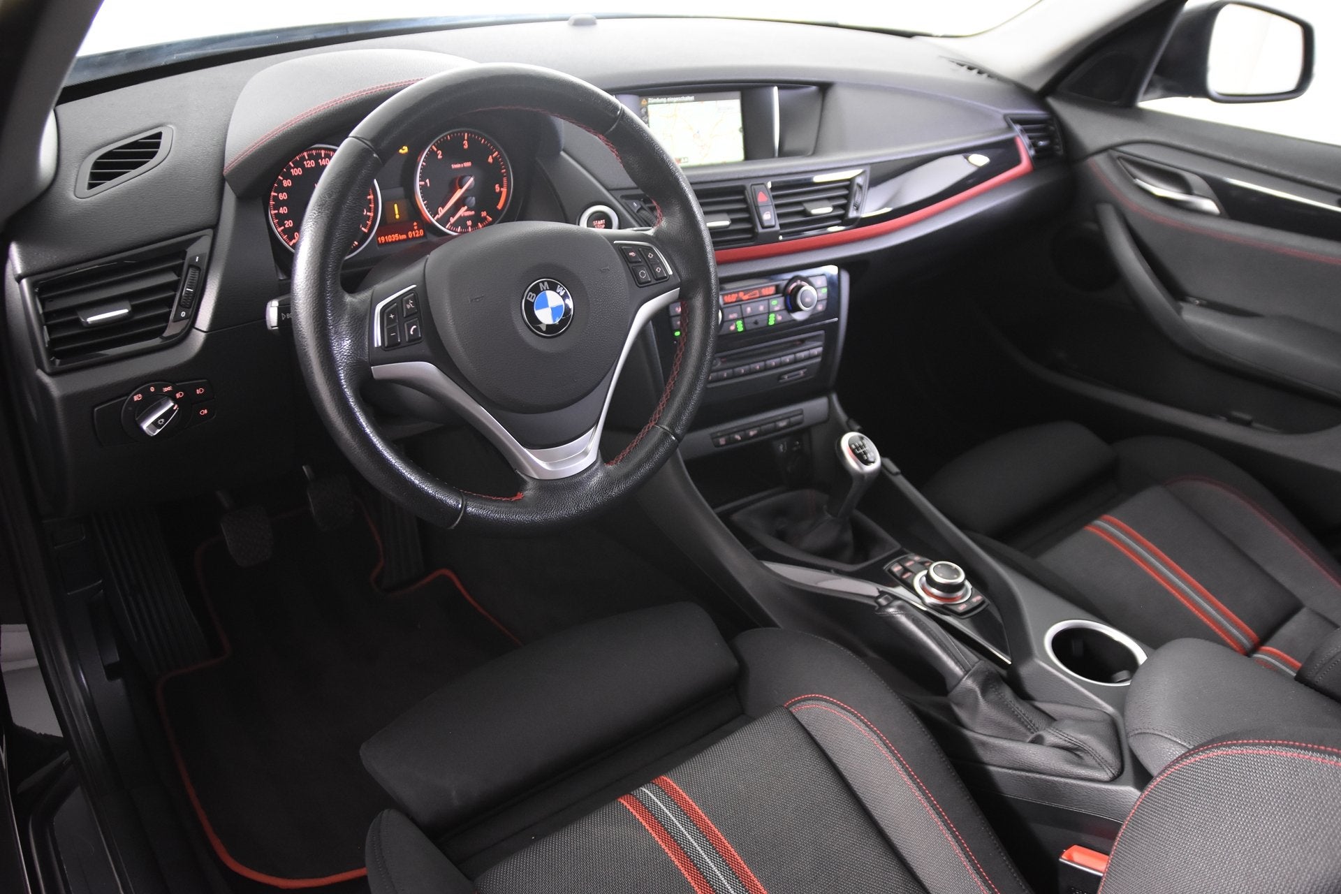 BMW X1 sDrive16d Sport *Navigatie*Stoelverwarming*PDC*, Auto's, X1, Euro 5, Zwart, 4 cilinders